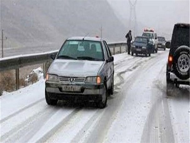 بارش پراکنده باران و برف در لرستان/ جاده‌ها لغزنده می‌شود