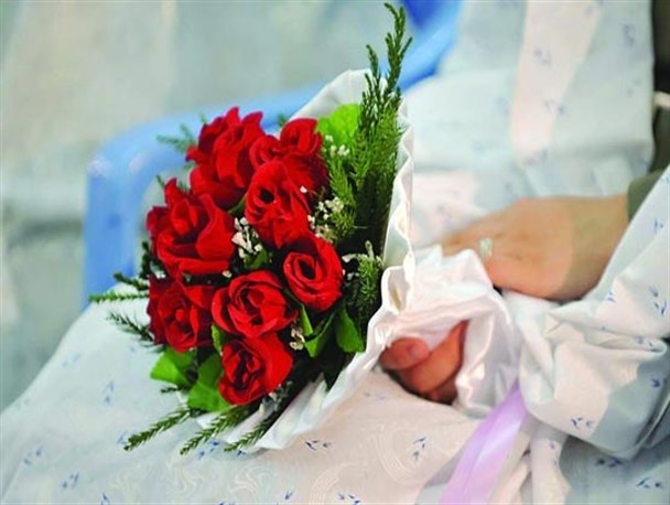 برگزاری جشن عقد یک زوج بسیجی در بقعه امام زاده عبدالله (ع) همدان