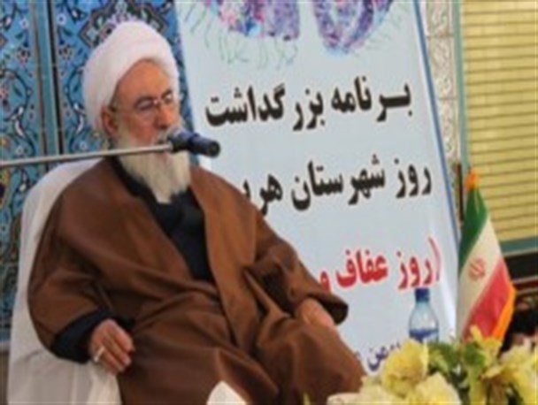 یکی از عوامل مؤثر در افزایش طلاق بدحجابی و بی بند و باری است / حجاب نماد جامعه اسلامی است و امنیت و آرامش می آورد