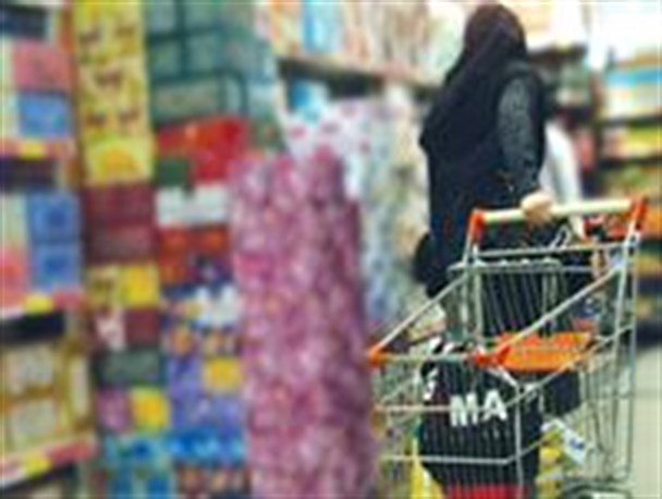 اعطای سبد کالا به خانواده های 5 نفره بخش کوهسار در دهه فجر