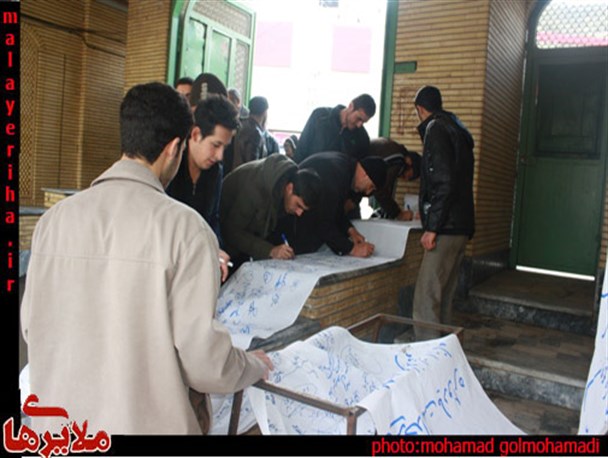 نمازگزاران ملایری با امضا طوماری اهانت به ساحت مقدس پیامبر (ص) را محکوم کردند / عکس