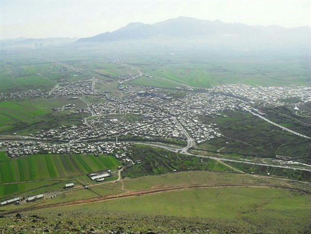 بهار و زمستان شازند از یک نما