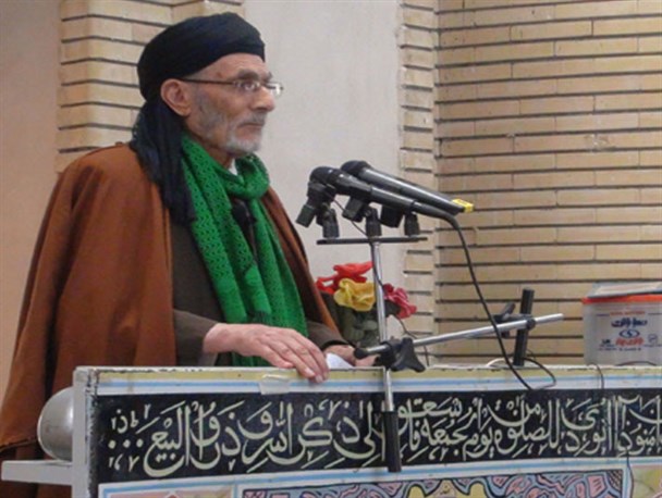 اقامه نماز باعث کسب رضای الهی و نور معرفت می شود