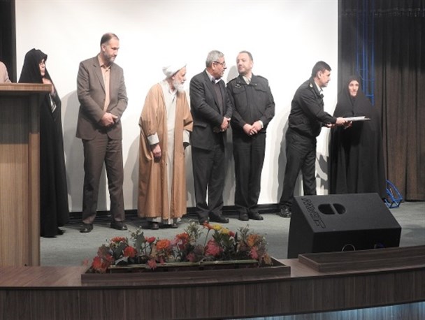 همسران و مادران شهدای مبارزه با مواد مخدر آذربایجان غربی مورد تجلیل قرار گرفتند