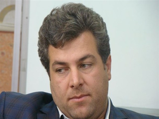دیوار پارک ولایت شهرستان قرچک بعد از 20 روز هنوز برداشته نشده است