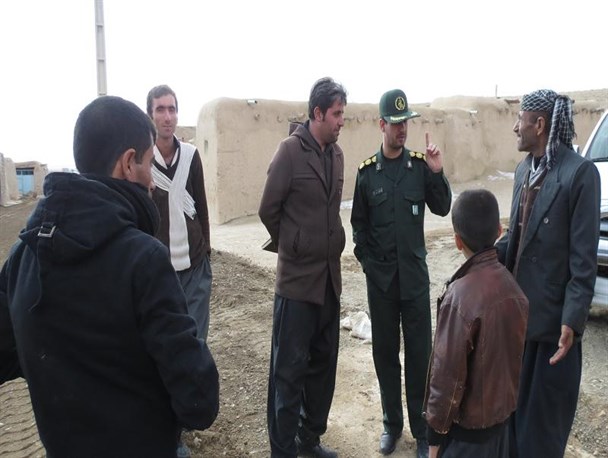 فرمانده سپاه دهگلان از پروژه شن ریزی معابر و آرامستان روستای سرخه جوب بازدید کرد + تصاویر