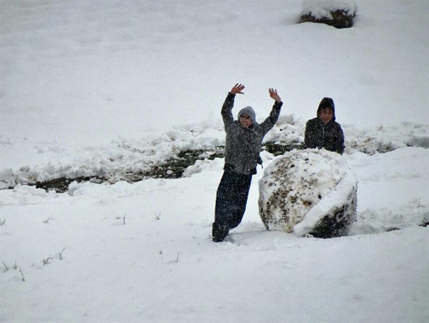 بارش کم نظیر برف در شهرستان سروآباد و روستاهای آن موجب خوشحالی مردم شد