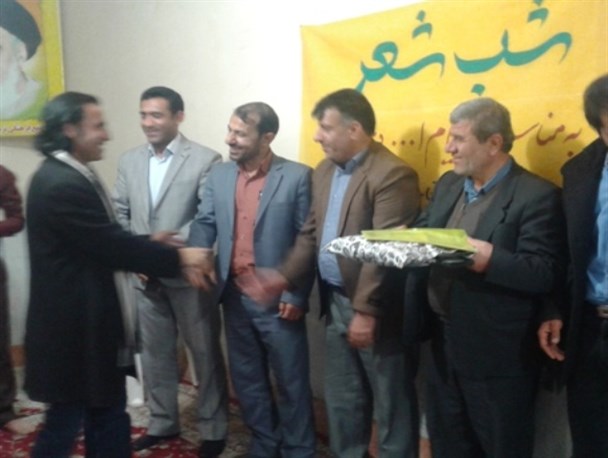 شب شعر به پیشواز طلوع فجر در بهمئی برگزارشد