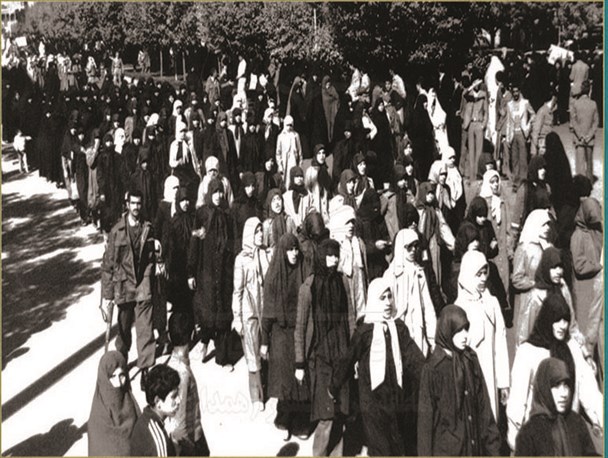تصاویری از حضور زنان همدانی در مبارزات انقلابی