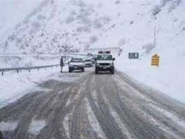 جاده های برفی رعایت نکات ایمنی را برای مسافران می طلبد