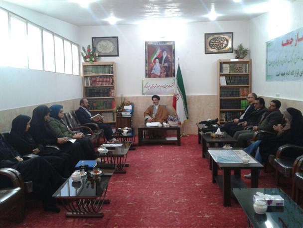 بررسی انتقال بازار جمعه فیروزکوه به روز دیگر در دستور کار است / شناسایی ظرفیت های اقتصادی و علمی روستاها در اولویت است