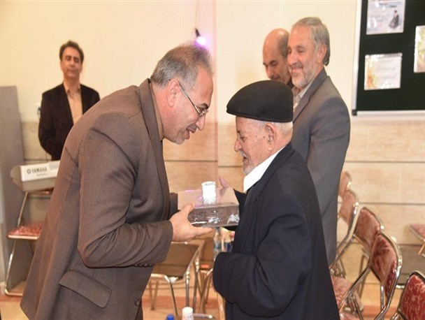 آیین تجلیل از خیران مدرسه ساز و پیشکسوتان آموزش و پرورش در شهرضا برگزارشد