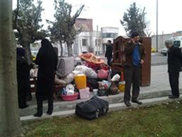 زندگی غم بار یک زن آواره در پارک ساعت ارومیه + تصاویر