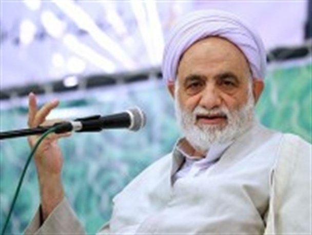 متأسفانه در دانشگاه‌ها به جای تولید علم تنها به انتقال علم پرداخته می‌شود