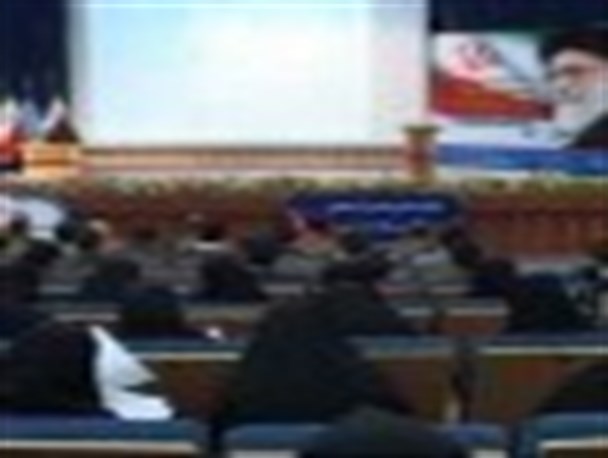 همایش بسیج ،خانواده و رسانه با هدف آموزش سبک زندگی در اراک برگزار شد.
