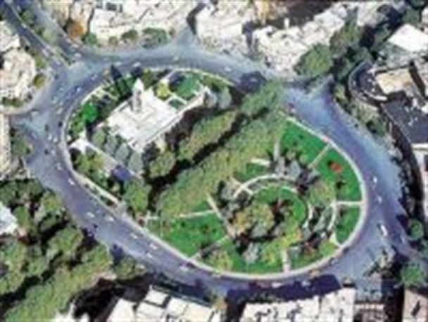 بنای آرامگاه بوعلی سینا سبک معماری ایران باستان