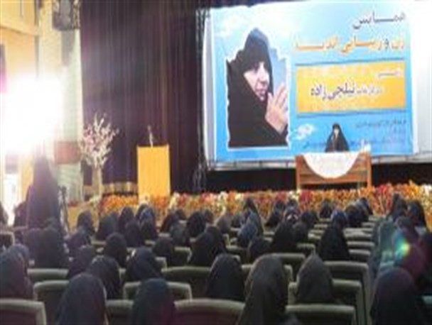 شعار دنیای امروز زیبایی ویترین وجود انسان است/مد به معنای تعطیل شدن فکر و اندیشه ی انسان ها است
