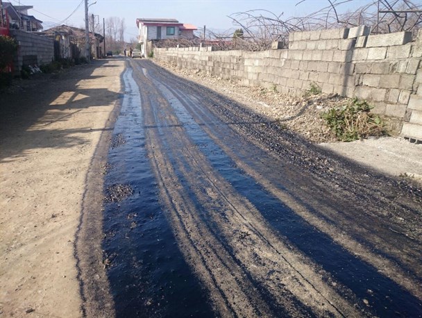 آسفالت کوچه یکی از روستاهای کلاچای در روز انتخابات!
