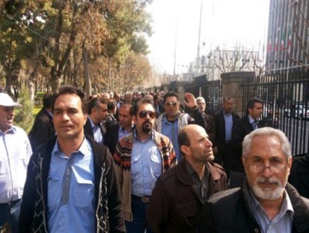 تجمع رانندگان شرکت واحد اتوبوس رانی در مقابل شهرداری تهران