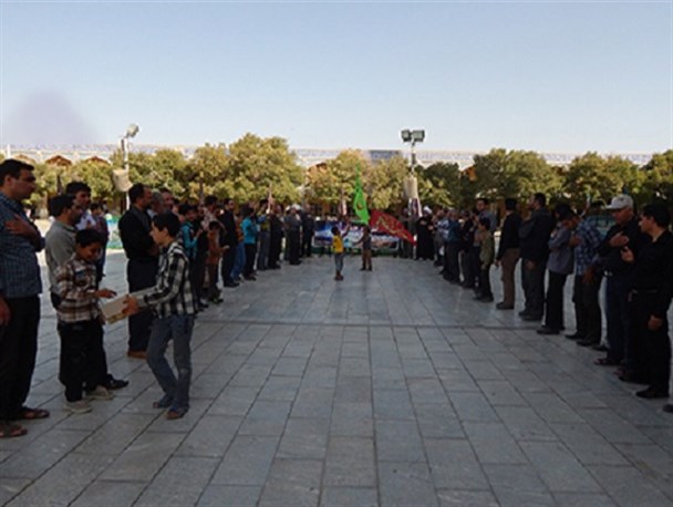 شهروندان بادرودی همایش بزرگ پیاده‌روی رهروان یاس نبوی را برگزار می‌کنند