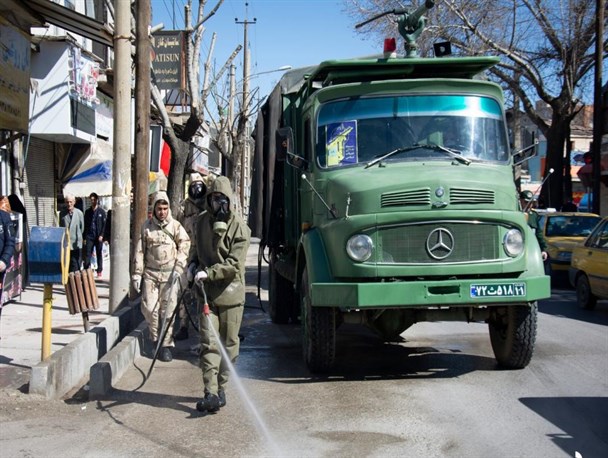 ضدعفونی شدن معابر عمومی کرمانشاه علیه کرونا با همت سپاه