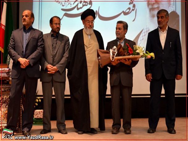 خاطره سیفی از شهید قهاری سعید/فرافکنی استاندار یزد:تغییرمدیران در دولت ها کار خوبی نیست!!