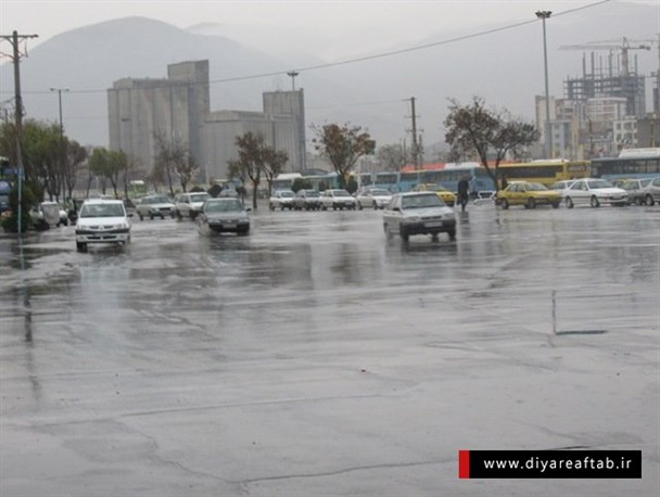باران،لطافت هوا و آب گرفتگی معابر در اراک/بارش ها ادامه دارد
