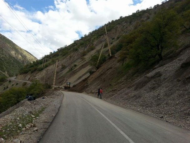 بازگشایی جاده مسدود شده مسیر کلاشی در شهرستان جوانرود + تصاویر