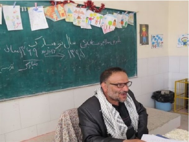 دیدار معلم و دانش آموزان پس از ۲۶ سال/ تصاویر