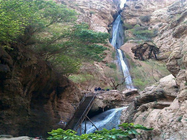 آبشار پیران و اثر تاریخی طاق گرا در صدر  آمار بیشترین تعداد بازدیدکنندگان نوروزی شهرستان سرپلذهاب
