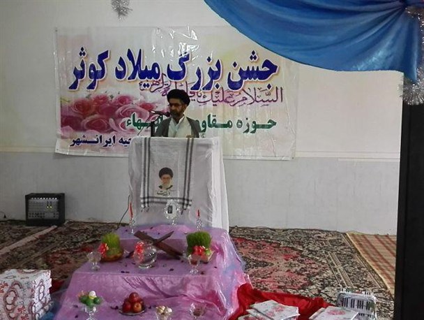 حضرت فاطمه زهرا (س) محور هستی هستند