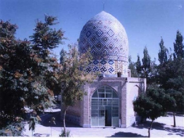 بقعه امامزاده اسماعیل شناط با گنبدی بسیار زیبا به سبک دو پوش