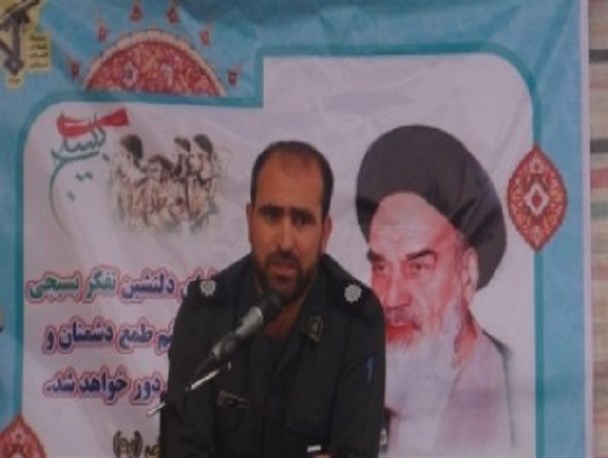 آمریکا برجام را لگد مال کرده اما آقایان همچنان لبخند می زنند