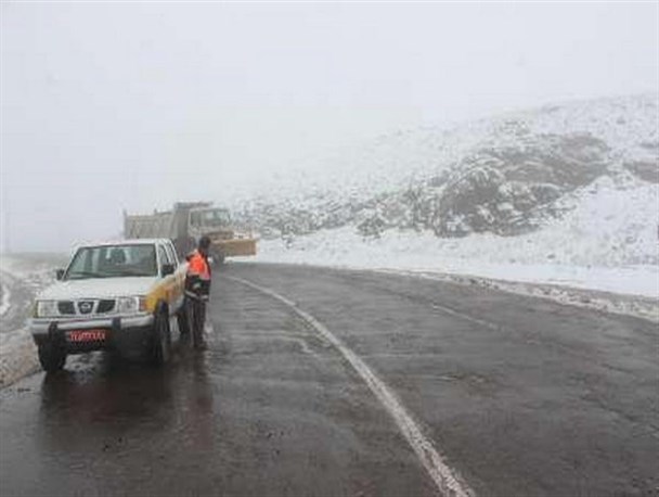 لغزنده بودن سطح جاده های استان زنجان/ رانندگان از سفرهای غیرضروری خودداری کنند