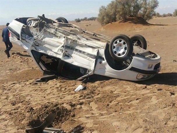 واژگونی 2 خودرو و 21 نفر مجروح طی 8 ساعت در زاهدان