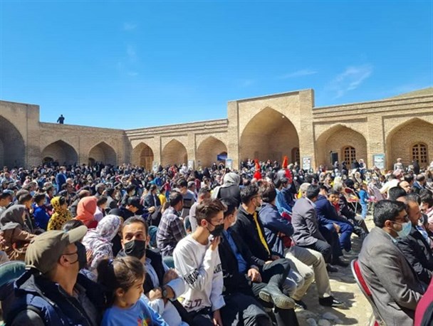 شور و نشاط عمومی در نوروزگاه شهر شکوفه های سیب موج می زد+تصاویر