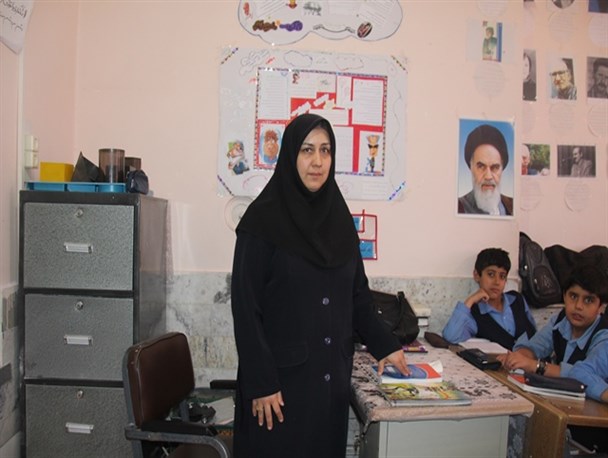 هیچگاه به معلمی به عنوان یک شغل نگاه نمی کنم بلکه به آن عشق می ورزم