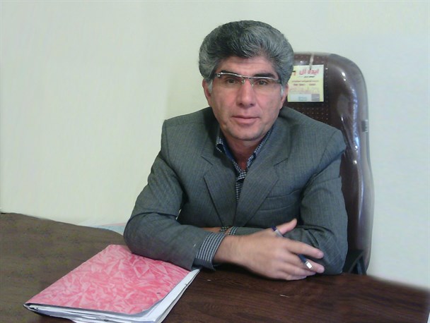 معلمی که 14 کیلومتر برای رسیدن به مدرسه پیاده میرود
