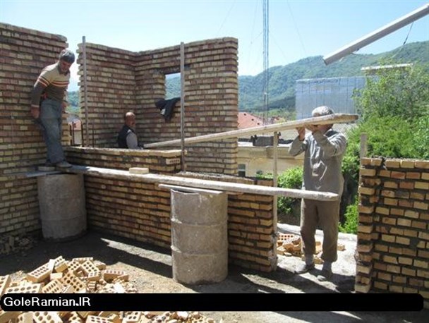 بوسه کارگران رامیانی بر زندگی و کار / تصاویر