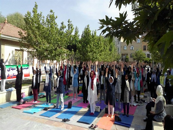 نخستین همایش همگانی یوگا بانوان شهرستان فردیس + عکس