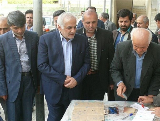 استاندارمازندران و هیات همراه پای صندوق‌های رای بابلی‌ها+تصاویر