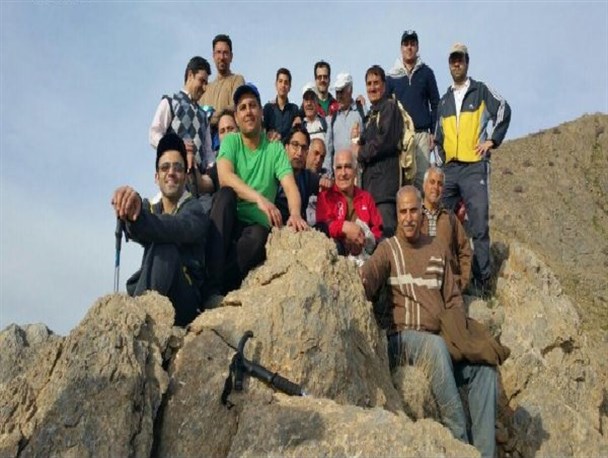 صعود کوهنوردان ی به چند قله شهرستان گلپایگان در یک روز/تصاویر