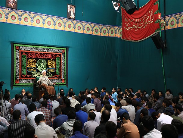 حضور آیت الله حائری شیرازی در هیئت هفتگی اراک+تصاویر