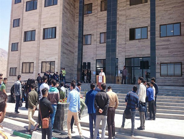گزارشی دانشجویی از برنامه تریبون آزاد!
