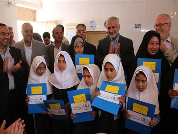 ۴۰۰ دانش آموز اتباع بیگانه در کنار دانش آموزان بردسیری در حال تحصیل هستند