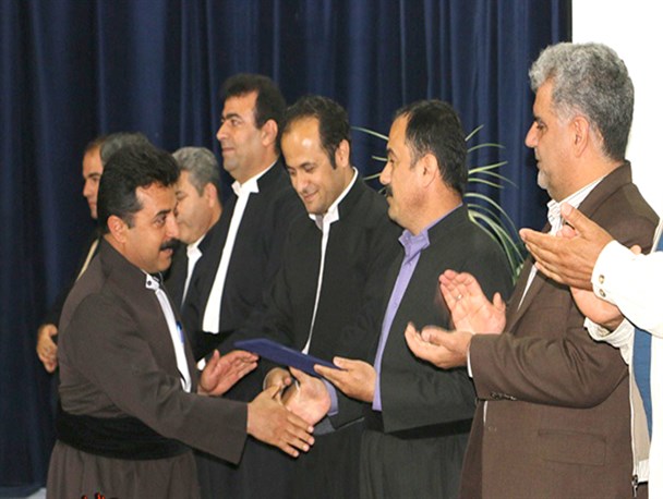 کارگران نمونه شهرستان پاوه تجلیل شدند/ کار جلوه زیبا و دلپذیر از عزت نفس و شکوفایی است