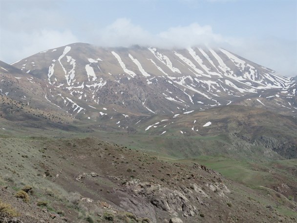 طبیعت بهاری دامنه آق داغ خلخال
