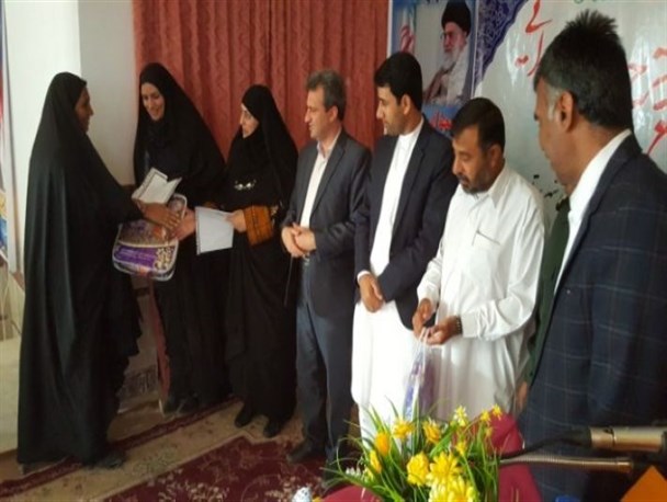 معلمان سنگربانان و متولیان تعلیم و تربیت در جامعه هستند/ تجلیل از 300 معلم برتر جشنواره الگوی تدریس برتر در خاش + تصاویر