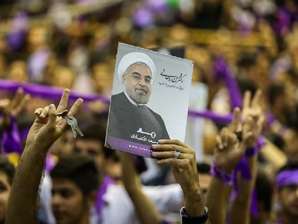 آماده مناظره با مسوول ستاد دانشجویی آقای رئیسی هستم/ هر روز شاهد برگزاری سخنرانی ها در ستاد مرکزی جوانان و دانشجویی روحانی در تبریز هستیم