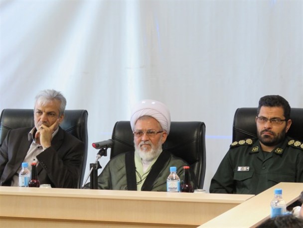 تلاش کارگران در سنگر تولید بزرگترین جهاد است